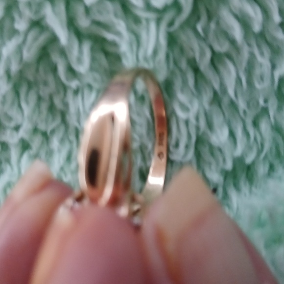 14K Marquise cut Emerald and diamond ring. Size 8 - Picture 13 of 13